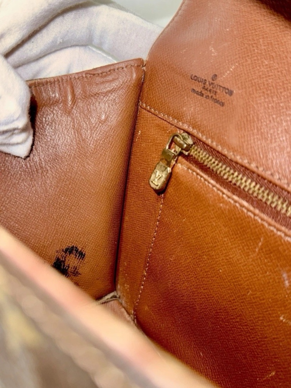 LOUIS VUITTON Monogram Dame Crossbody - Picture 12 of 13